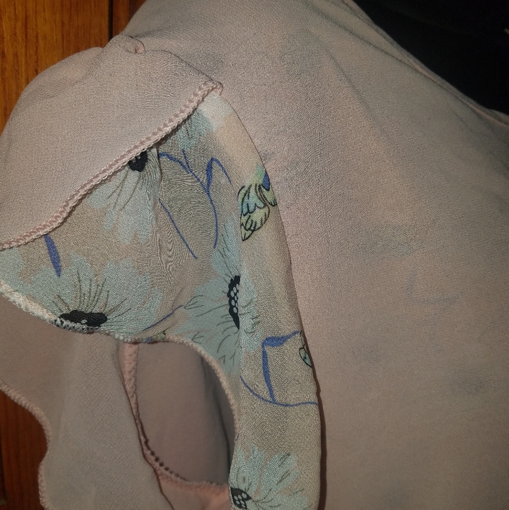 Pink Top. 5/25 Bundle - Picture 2 of 4